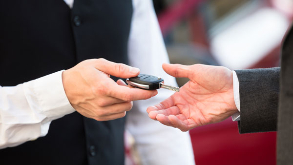 वैलेट पार्किंग से गाड़ी चोरी हुई तो होटलों का देना होगा मुआवजा- सुप्रीम कोर्ट