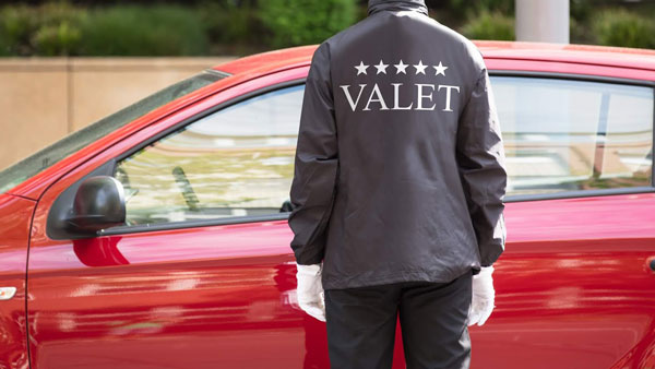 वैलेट पार्किंग से गाड़ी चोरी हुई तो होटलों का देना होगा मुआवजा- सुप्रीम कोर्ट