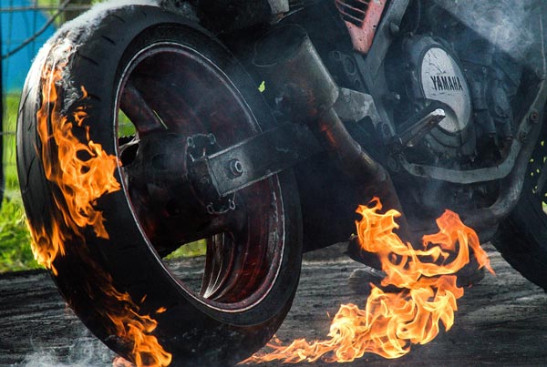 बाइक में डीजल इंजन का क्यों नहीं लगाए जाते हैं, जानिये कुछ रोचक तथ्य बाइक में डीजल इंजन का क्यों नहीं लगाए जाते हैं, जानिये कुछ रोचक तथ्य