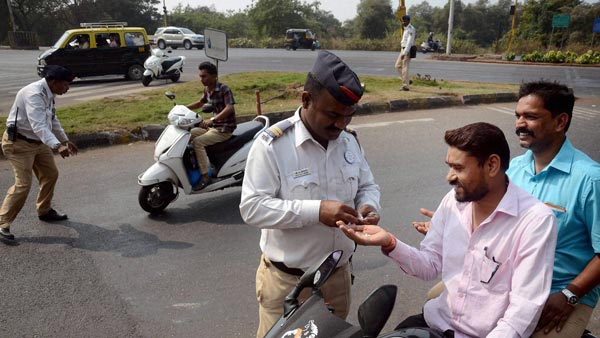 चालान नहीं भरने वालों को मुंबई पुलिस देगी अरेस्ट वारंट, 80 करोड़ का चालान है बकाया