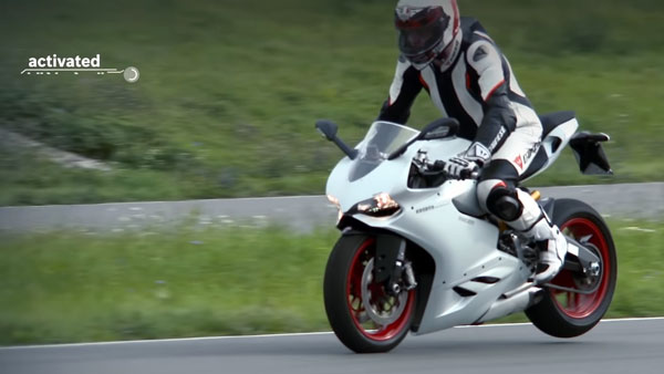 बाइक में दिए जाने वाले ये सेफ्टी फीचर्स हैं बहुत जरूरी, जानिए कैसे बचाते हैं आपकी जान