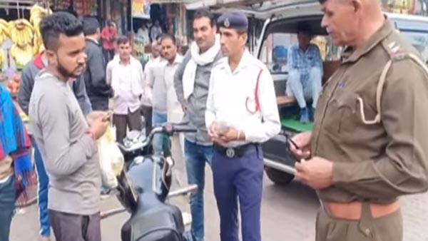 पुलिस ने भागते हुए बाइकर को पकड़ा, किया 32,500 रुपये का चालान पुलिस ने भागते हुए बाइकर को पकड़ा, किया 32,500 रुपये का चालान