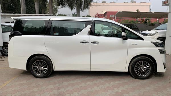 टोयोटा वेलफायर लॉन्च जल्द डीलरशिप में नजर आयी बुकिंग शुरू