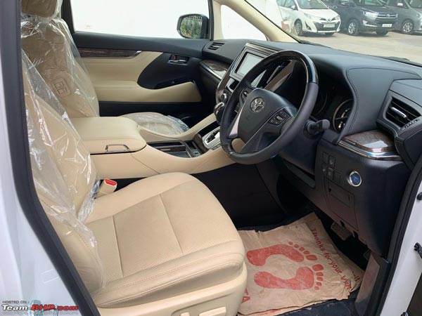 टोयोटा वेलफायर लॉन्च जल्द डीलरशिप में नजर आयी बुकिंग शुरू