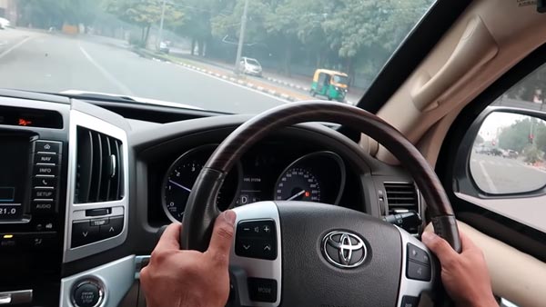 यह टोयोटा लैंड क्रूजर एसयूवी झेल सकता है आईईडी ब्लास्ट, देखें इस बुलेटप्रूफ कार का वीडियो यह टोयोटा लैंड क्रूजर एसयूवी झेल सकता है आईईडी ब्लास्ट, देखें इस बुलेटप्रूफ कार का वीडियो