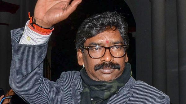 झारखंड के नए सीएम ने की जावा क्लासिक 300 की सवारी, देखें तस्वीरें झारखंड के नए सीएम ने की जावा क्लासिक 300 की सवारी, देखें तस्वीरें