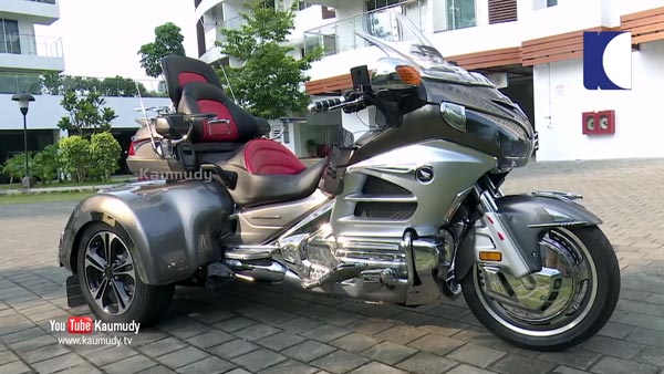 इस एनआरआई ने दुबई से इम्पोर्ट किया होंडा गोल्ड विंग क्रूजर, कीमत जानकर हो जाएंगे हैरान इस एनआरआई ने दुबई से इम्पोर्ट किया होंडा गोल्ड विंग क्रूजर, कीमत जानकर हो जाएंगे हैरान