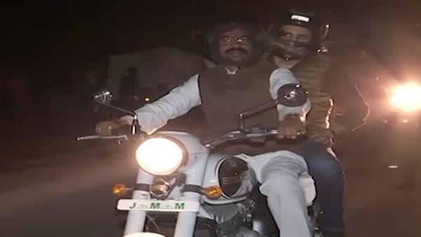 झारखंड के नए सीएम ने की जावा क्लासिक 300 की सवारी, देखें तस्वीरें झारखंड के नए सीएम ने की जावा क्लासिक 300 की सवारी, देखें तस्वीरें