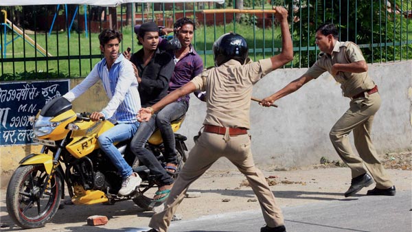 नकली अल्कोहल मीटर इस्तेमाल करते चार पुलिसकर्मी धराए, गुमराह कर वसूलते थे जुर्माना