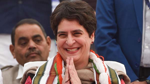 बिना हेलमेट पहने पार्टी कार्यकर्ता संग प्रियंका गांधी कर रहीं थी सफर, कटा 6100 रुपये का चालान