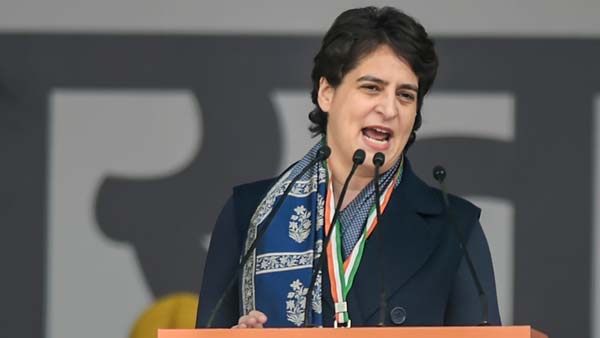 बिना हेलमेट पहने पार्टी कार्यकर्ता संग प्रियंका गांधी कर रहीं थी सफर, कटा 6100 रुपये का चालान