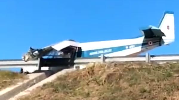 एनसीसी ट्रेनिंग एयरक्राफ्ट ने की एक्सप्रेसवे पर एमरजेंसी लैंडिंग देखें तस्वीरें