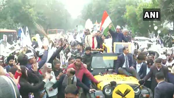 अरविंद केजरीवाल नामांकन के लिए महिंद्रा थार कस्टमाइज