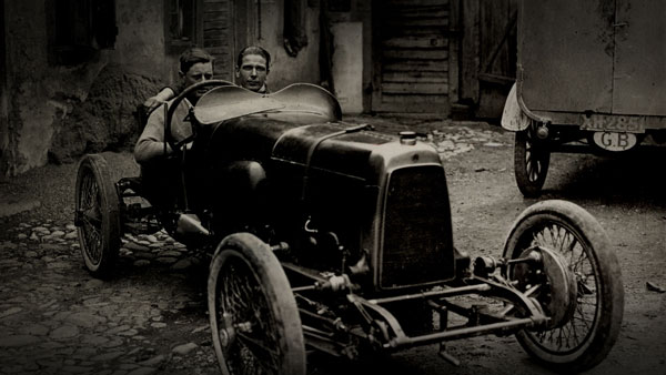 यह कार कंपनियां है 100 साल से भी ज्यादा पुरानी, नाम जानकर हो जाएंगे हैरान