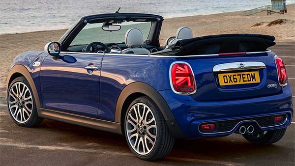 कार्तिक आर्यन ने मां को बर्थडे पर गिफ्ट की मिनी कूपर स्पोर्ट्स कार, जानें क्या है इस कार की खासियत कार्तिक आर्यन ने मां को बर्थडे पर गिफ्ट की मिनी कूपर स्पोर्ट्स कार, जानें क्या है इस कार की खासियत