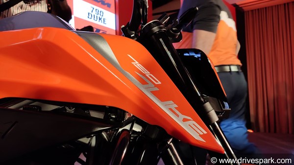 केटीएम ड्यूक 790 पर मिल रहा एक लाख रुपये तक डिस्काउंट, ऑफर सीमित समय के लिए