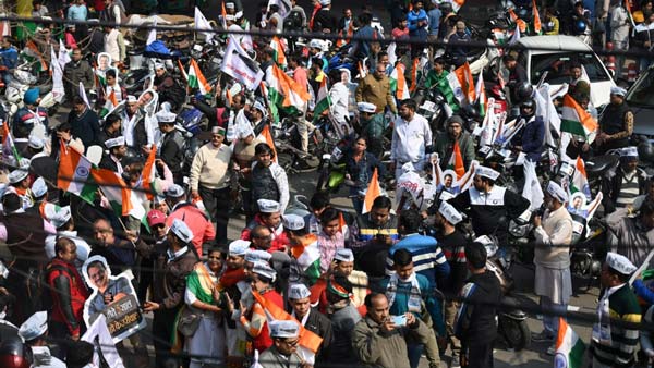 मनीष सिसोदिया का कटा चालान, बिना हेलमेट चला रहे थे बाइक मनीष सिसोदिया का कटा चालान, बिना हेलमेट चला रहे थे बाइक