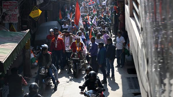 मनीष सिसोदिया का कटा चालान, बिना हेलमेट चला रहे थे बाइक मनीष सिसोदिया का कटा चालान, बिना हेलमेट चला रहे थे बाइक