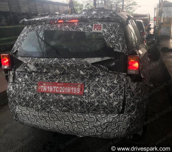 महिंद्रा एक्सयूवी500 बीएस6 दोबारा हुई स्पॉट, सामने आई सीटिंग और इंटीरियर की तस्वीरें