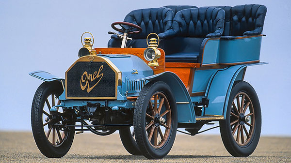 यह कार कंपनियां है 100 साल से भी ज्यादा पुरानी, नाम जानकर हो जाएंगे हैरान