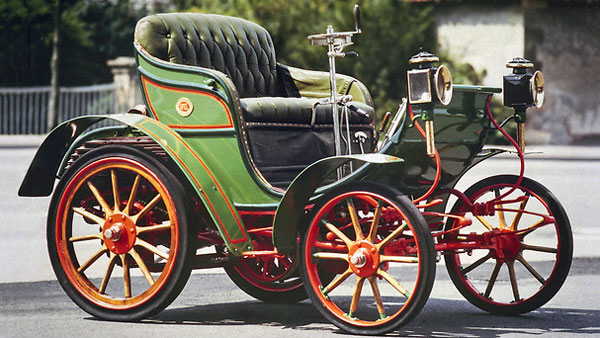 यह कार कंपनियां है 100 साल से भी ज्यादा पुरानी, नाम जानकर हो जाएंगे हैरान