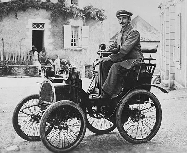 यह कार कंपनियां है 100 साल से भी ज्यादा पुरानी, नाम जानकर हो जाएंगे हैरान