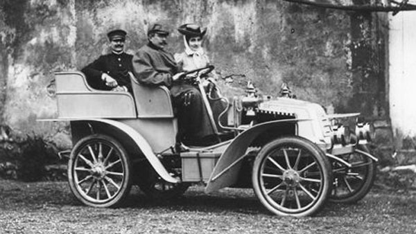 यह कार कंपनियां है 100 साल से भी ज्यादा पुरानी, नाम जानकर हो जाएंगे हैरान