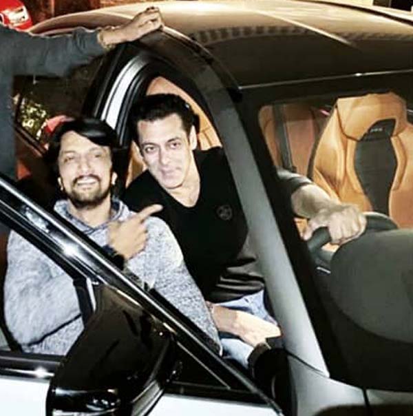 सलमान खान ने दबंग-3 के विलेन को गिफ्ट की बीएमडब्ल्यू की कार, देखें तस्वीरें