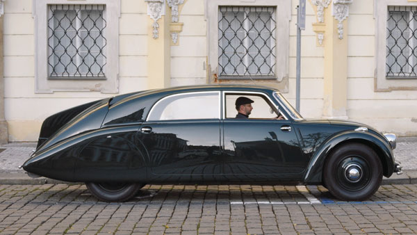 यह कार कंपनियां है 100 साल से भी ज्यादा पुरानी, नाम जानकर हो जाएंगे हैरान