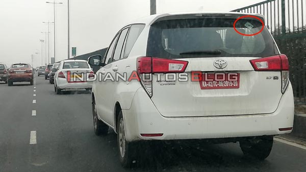 टोयोटा इनोवा क्रिस्टा सीएनजी टेस्टिंग के दौरान आई नजर, देखें तस्वीरें