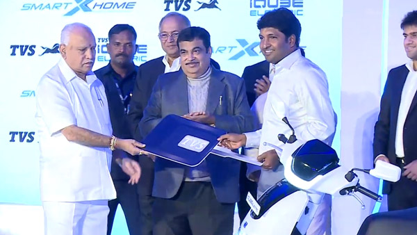 टीवीएस आईक्यूब इलेक्ट्रिक स्कूटर लॉन्च कीमत 1.15 लाख रुपये ऑन रोड कीमत