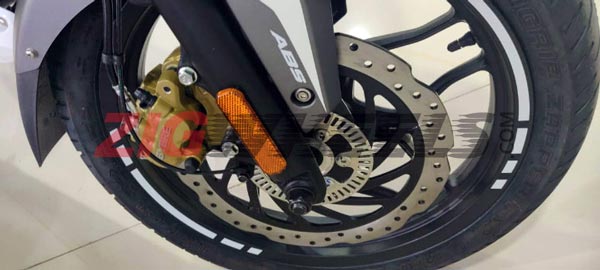 बीएस6 बजाज पल्सर एनएस200 शोरूम पर दिखी, जल्द हो सकती है लॉन्च