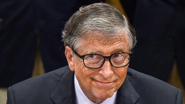 बिल गेट्स इलेक्ट्रिक कार पोर्शे टेकन रेंज चार्जिंग समस्या