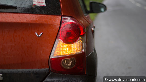 कहीं आप भी तो कार चलाते वक्त नहीं करते ये गलतियां, हो सकता है बड़ा नुकसान