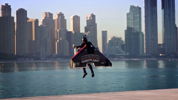 6000 फीट की ऊंचाई पर उड़ान भर इस शख्स ने कर दिखाया हैरतअंगेज कारनामा, देखें वायरल वीडियो 6000 फीट की ऊंचाई पर उड़ान भर इस शख्स ने कर दिखाया हैरतअंगेज कारनामा, देखें वायरल वीडियो