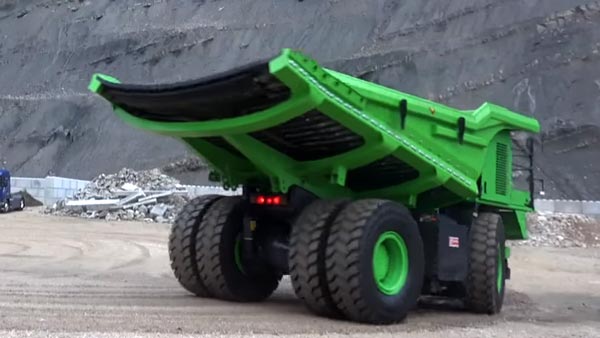 इस इलेक्ट्रिक डंपर को चार्ज करने की नहीं पड़ती जरूरत, खुद ही तैयार करता है अपनी बिजली, देखें वीडियो