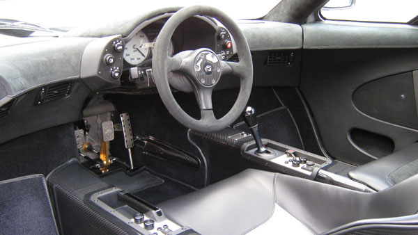 कार में स्टीयरिंग व्हील दांई ओर होने की है ऐसी वजह, जो आपने कभी नहीं सुनी होगी