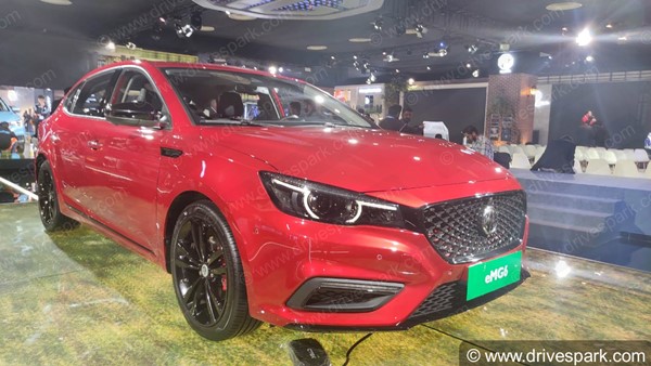 एमजी मोटर ने ईएमजी6 हाइब्रिड सेडान को ऑटो एक्सपो में किया पेश