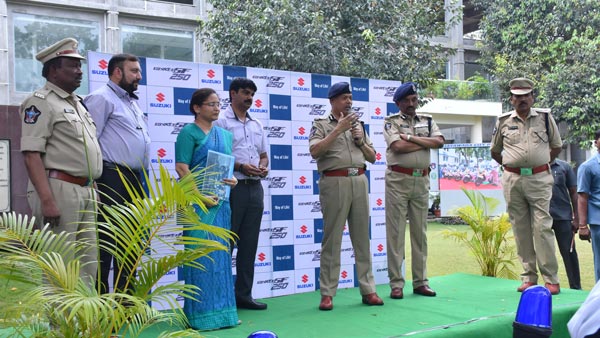 अब विजयवाड़ा पुलिस करेगी सुजुकी बाइक से शहर की निगरानी, कंपनी ने भेंट की पांच जिक्सर एसएफ 250
