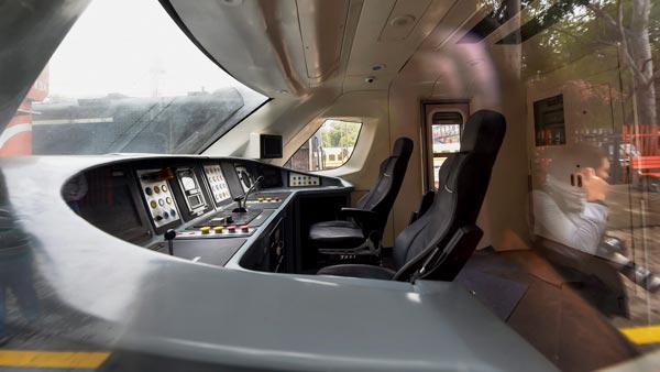 अगर चलती ट्रेन में ड्राइवर सो जाए तो क्या होगा, जाने यहां