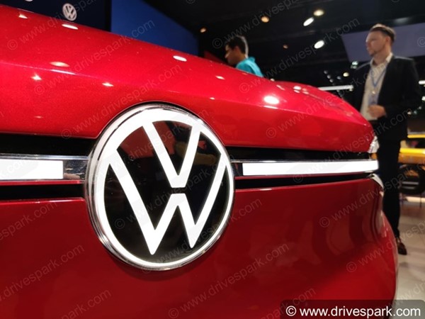 फॉक्सवैगन आई डी क्रॉस इलेक्ट्रिक एसयूवी कांसेप्ट पेश ऑटो एक्सपो 2020