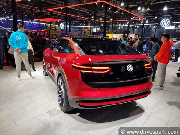 फॉक्सवैगन आई डी क्रॉस इलेक्ट्रिक एसयूवी कांसेप्ट पेश ऑटो एक्सपो 2020
