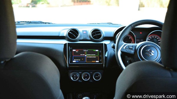 कार में स्टीयरिंग व्हील दांई ओर होने की है ऐसी वजह, जो आपने कभी नहीं सुनी होगी