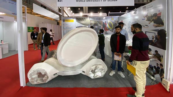 ऑटो एक्सपो 2020 में छात्रों ने पेश किया ड्राइवरलेस कार और इलेक्ट्रिक बाइक, देखें तस्वीरें