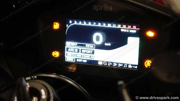 अप्रीलिया आरएसवी4 1100 फैक्ट्री पहली बार भारत में हुई डिलीवर, जाने क्या है कीमत