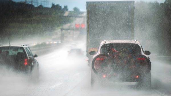 मोटर वाहन एक्ट का दिखने लगा असर, सड़क दुर्घटनाओं में आई कमी मोटर वाहन एक्ट का दिखने लगा असर, सड़क दुर्घटनाओं में आई कमी