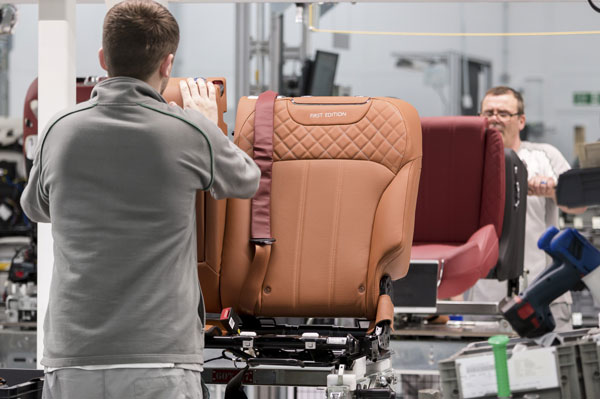 बेंटले मोटर्स ने प्लांट किया बंद, कर्मचारियों को घर पर रहने की दी सलाह बेंटले मोटर्स ने प्लांट किया बंद, कर्मचारियों को घर पर रहने की दी सलाह