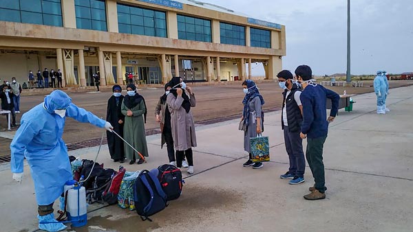 कोरोनावायरस महामारी: इंडियन आर्मी ने मरीजों के लिए बस को किया मॉडिफाई