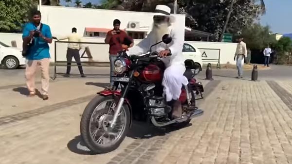 धर्मगुरू सद्गुरू ने चलाई जावा 42, कहा 35 सालों बाद चलाई जावा की बाइक, देखें वीडियो
