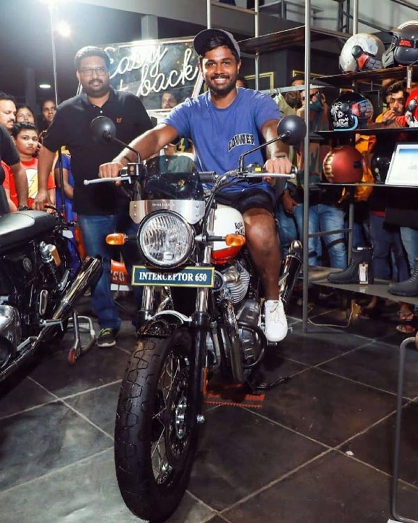 क्रिकेटर संजू सैमसन रॉयल एनफील्ड इंटरसेप्टर सवारी जानकारी